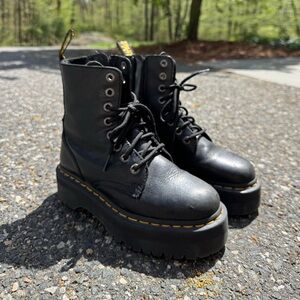 Great condition Platform Doc Martens